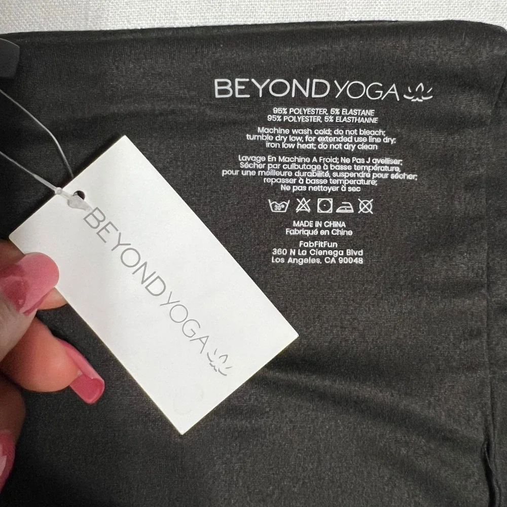 Beyong Yoga Infinity Scarf with Hidden Zipper Cellphone Pocket Black One Size‎